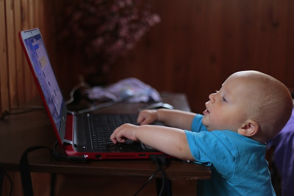 kid-notebook-computer-learns.jpeg